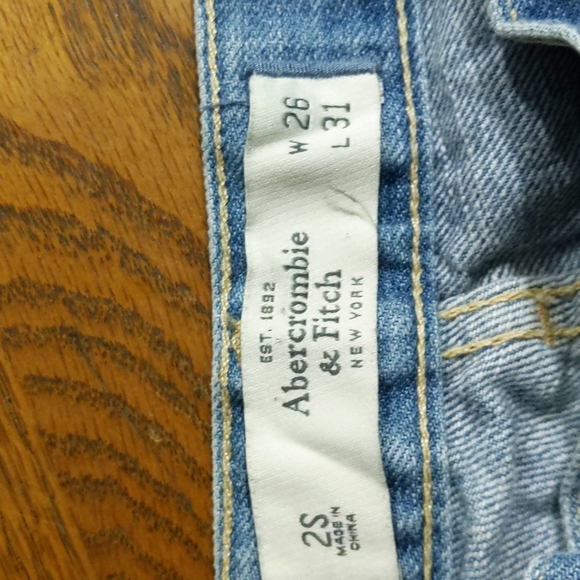 Final Price •Abercrombie light colored jeans - Picture 3 of 8